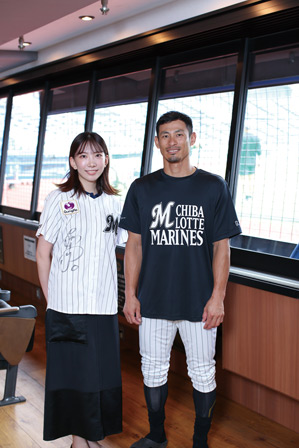 写真：坂井遼太郎さんと荻野貴司選手