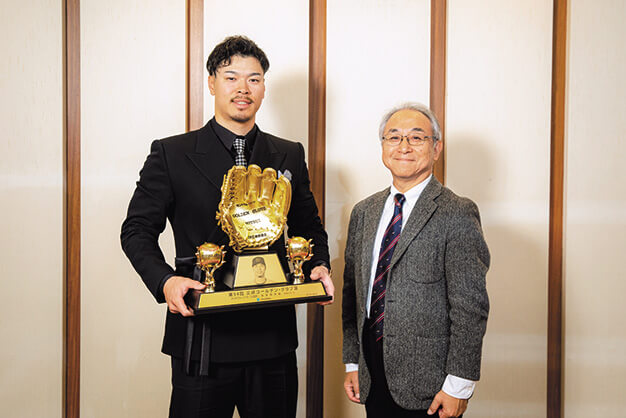 佐藤輝明選手と平田豊彦さん